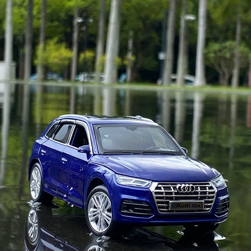 1:32 AUDI Q5 SUV Alloy Car Model Diecast & Toy Vehicles Metal Toy Car Model High Simulation Sound Light Collection Kids Toy Gift