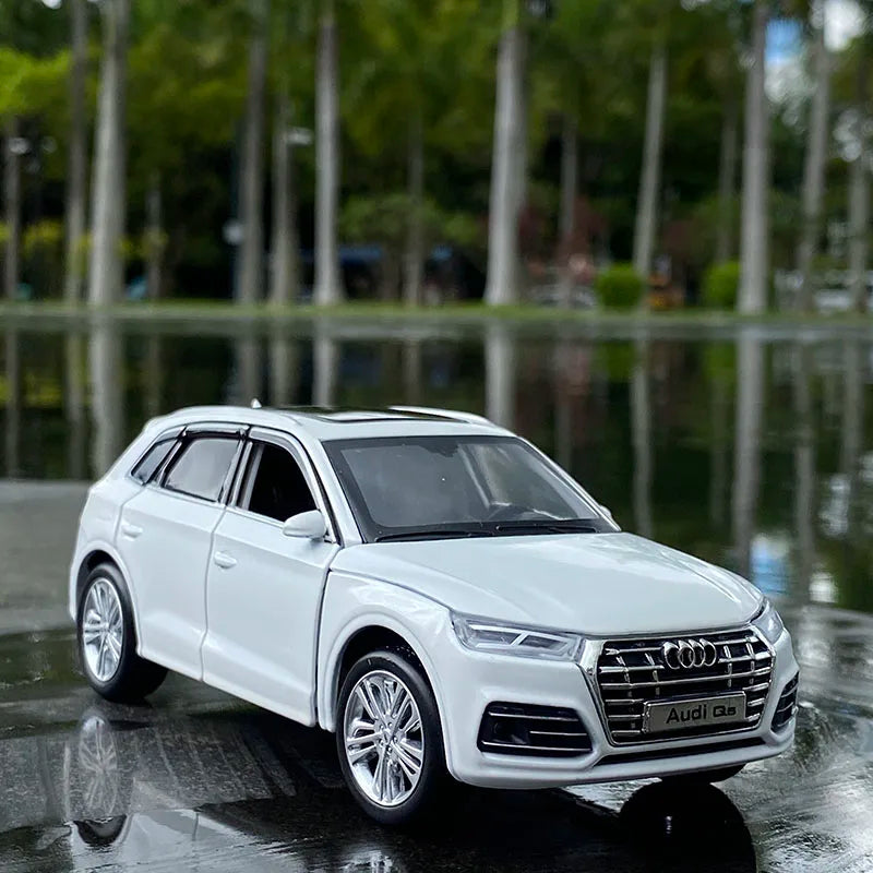 1:32 AUDI Q5 SUV Alloy Car Model Diecast & Toy Vehicles Metal Toy Car Model High Simulation Sound Light Collection Kids Toy Gift