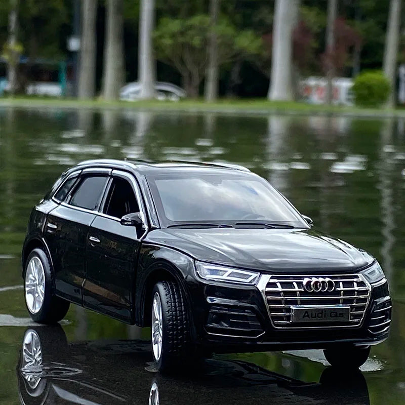 1:32 AUDI Q5 SUV Alloy Car Model Diecast & Toy Vehicles Metal Toy Car Model High Simulation Sound Light Collection Kids Toy Gift