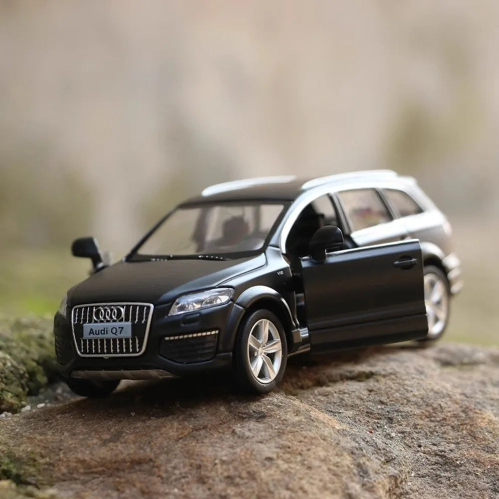 Scale 1:36 Audi Q7 SUV Model Car Toy Diecast Metal Doors Opened Pull Back Off Road Vehicle Models Toys Collection Kids Gifts