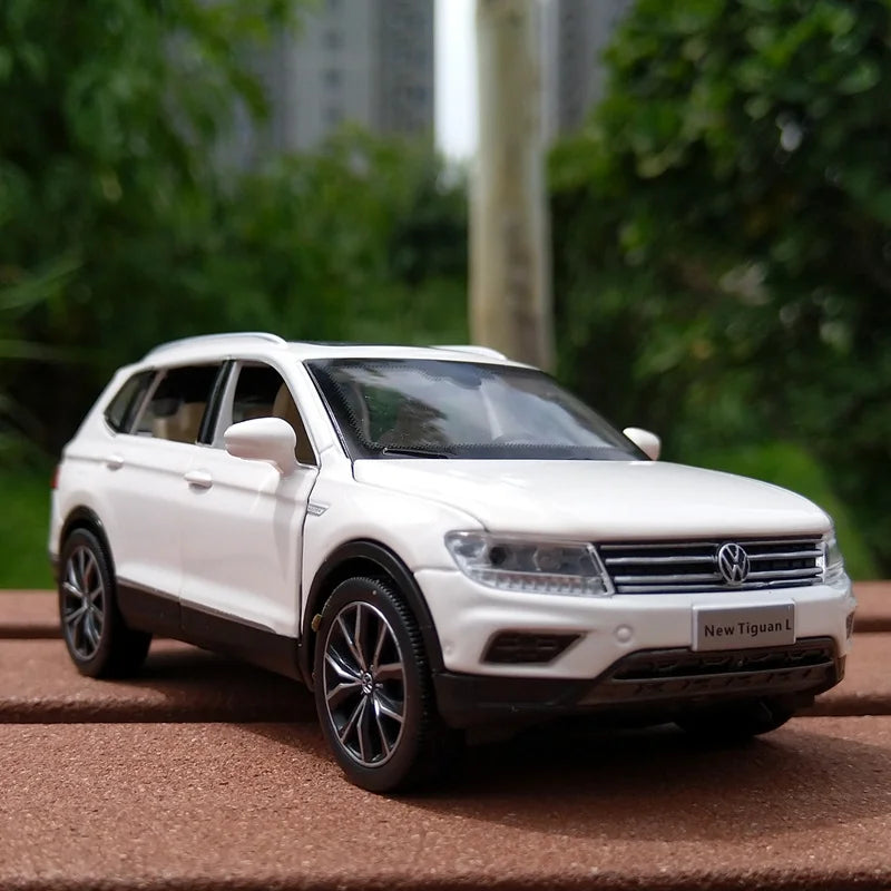 1:32 Tiguan SUV Alloy Cast Toy Car Model Sound and Light Children's Toy Collectibles Birthday gift